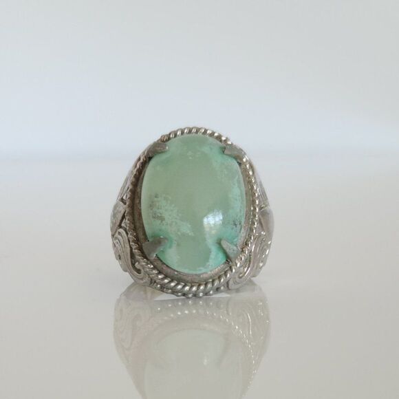 Green Chalcedony Engraved Ring Size 7 - Picture 1 of 11